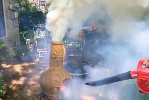 Мини-вулкан на заднем дворе с помощью листодува