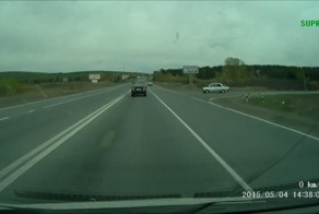 Грузовик уронил велосипедиста