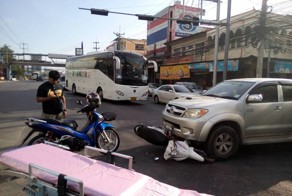 Езда в шлепках на мопеде, очень плохая затея