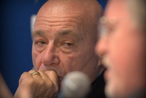 Познер: Зачем Макаревич в России ?