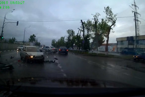 Невнимательный ВАЗ со встречки