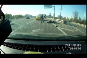 Таксист сбил мотоциклиста
