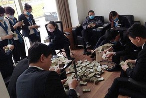 Китаянка расплатилась за новую BMW центнером мелких купюр