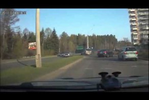 Выскочил на газон