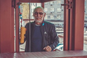Челябинский пенсионер построил лифт для внуков-инвалидов