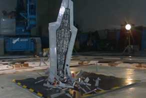 Гигантский звёздный суперразрушитель из Звездных войн собрали из LEGO и сбросили с высоты