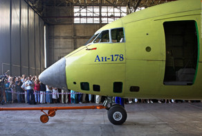 Украинский транспортник Ан-178 совершил первый полет