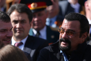 Стивен Сигал наблюдал за Парадом Победы на Красной площади