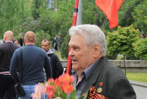 День Победы: украинцы с георгиевскими ленточками!