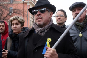 Украинский комбат разбил о голову Макаревича его гитару в Харькове