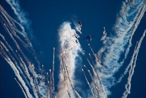 Русские Витязи нарисовали ангела в небе