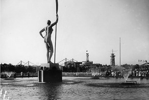 Девушка с веслом