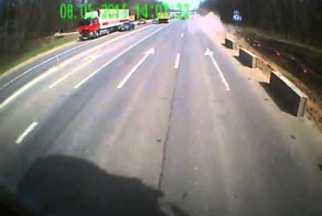 Газель сошла с дороги 