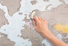 Скретч-карта мира которая позволяет отследить места, которые вы посетили