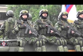 Моторола и гиви на параде победы