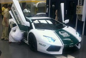 Полиция Дубая получила Lamborghini Aventador (4 фото)