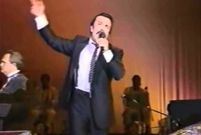 Вилли Токарев, сочинил и исполнял в 80 -х