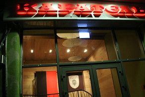 В киевском пабе «Каратель» угощают «Ополченцами на гриле»