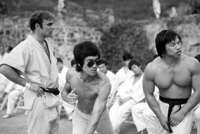 Брюс Ли и Болло Йенг на съёмках фильма "Выход дракона"