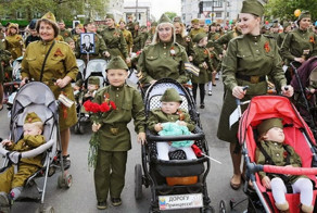 Дети в дни празднования 70-тилетия Победы