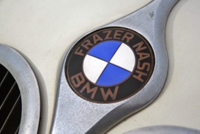 Фотоподборка логотипов старых авто (159 фото)