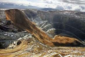 Оползень в карьере Бингхам (2 фото)