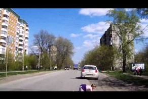 Девочка выбежала под колеса