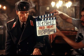Арнольд Шварценеггер на съёмках фильма "Красная жара"