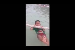 Тонущего ребенка?