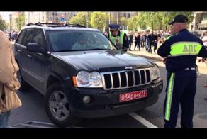 9 мая 2015 водитель машины 034D04977 давил сотрудников ГИБДД