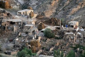 Землетрясение в Иране (10 фото + 2 видео)