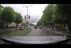 Чуть не сбил ребенка