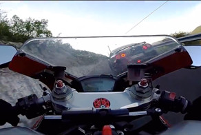 GT-R против супербайка Ducati по албанскому серпантину