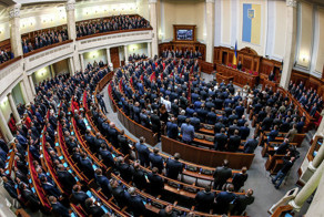 Рада приняла закон о моратории на выплаты по внешнему долгу.