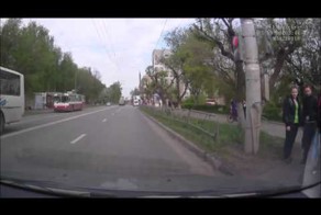 Поспешил повернуть