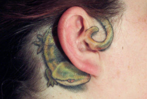 50 оригинальных татуировок на ушах