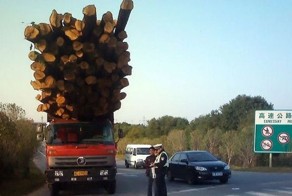 Перегруженные транспортные средства в Китае (23 фото)