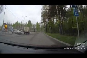 Лишился бампера при выезде с Мака