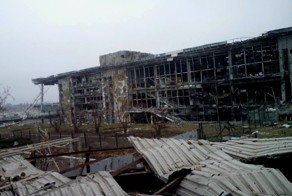 Из под развалин донецкого аэропорта продолжают извлекать тела погибших