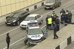 Погоня за полицейским автомобилем (4 фото+видео)