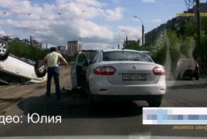 Рено перевернул Тойоту на крышу