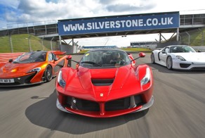 LaFerrari, Porsche 918 Spyder, McLaren P1 - на одной трассе