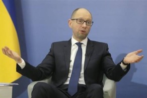 Яценюк попросил кредиторов пожертвовать своей долей ради Украины