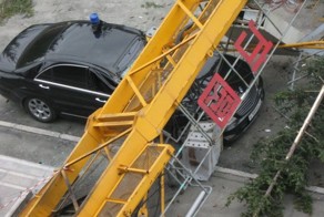 В Новосибирске упал кран (8 фото)