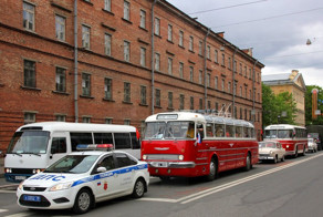 Парад ретро-техники в Санкт-Петербурге