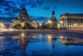 Сегодня празднует свой день рождения город-герой на реке Неве! 