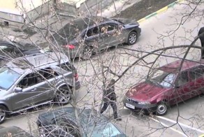 Московский умник на дворовой стоянке