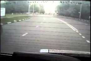 Не спеша так въехал 