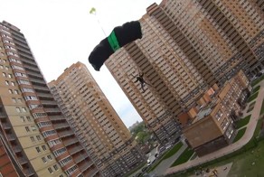 Рискованный прыжок с 27-ми этажного дома