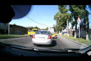 Испугался собаку и попал под маршрутку